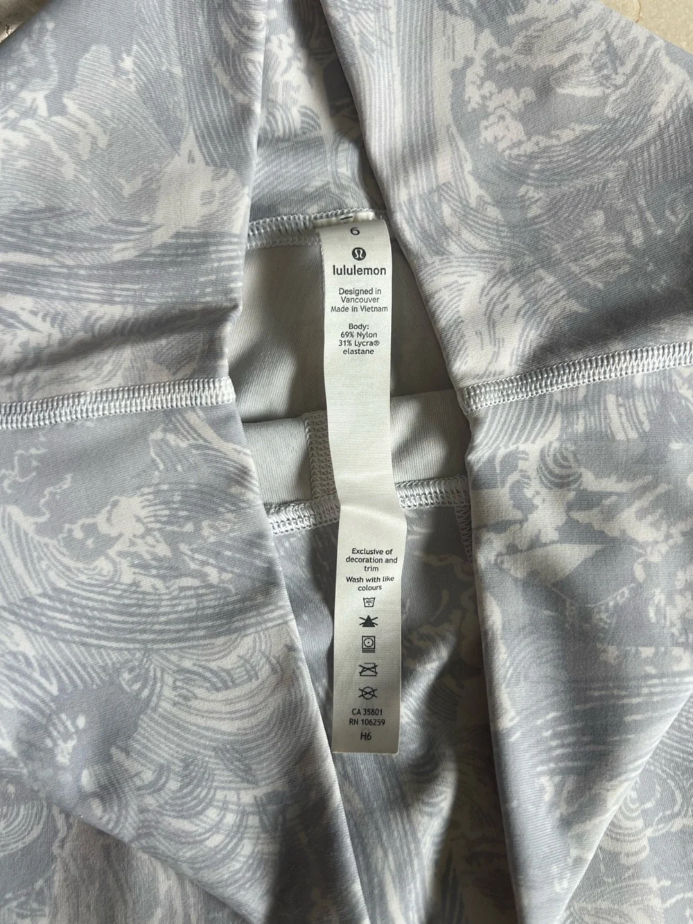 Lululemon RARE Wunder Under High Rise Tight Eternal Wave White Grey Leggings 6